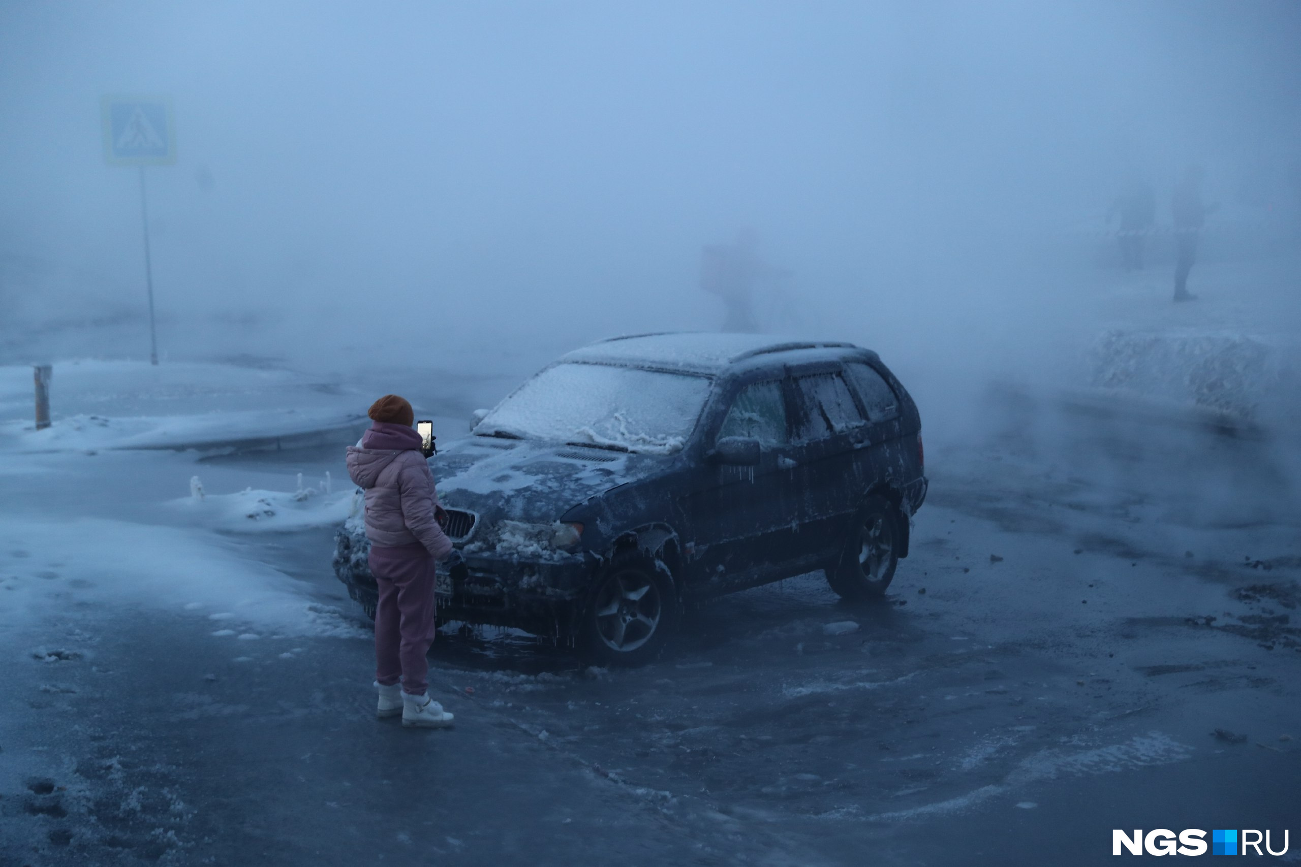 Фотографии автомобилей, которые пострадали из-за крупной коммунальной  аварии на улице Петропавловская в Новосибирске - 17 января 2024 - НГС