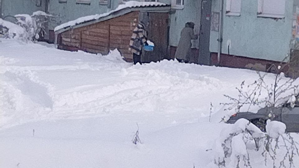 Из-за снега уральский город вернулся в Средневековье: там нет интернета, света, отопления и воды. Школы закрыли