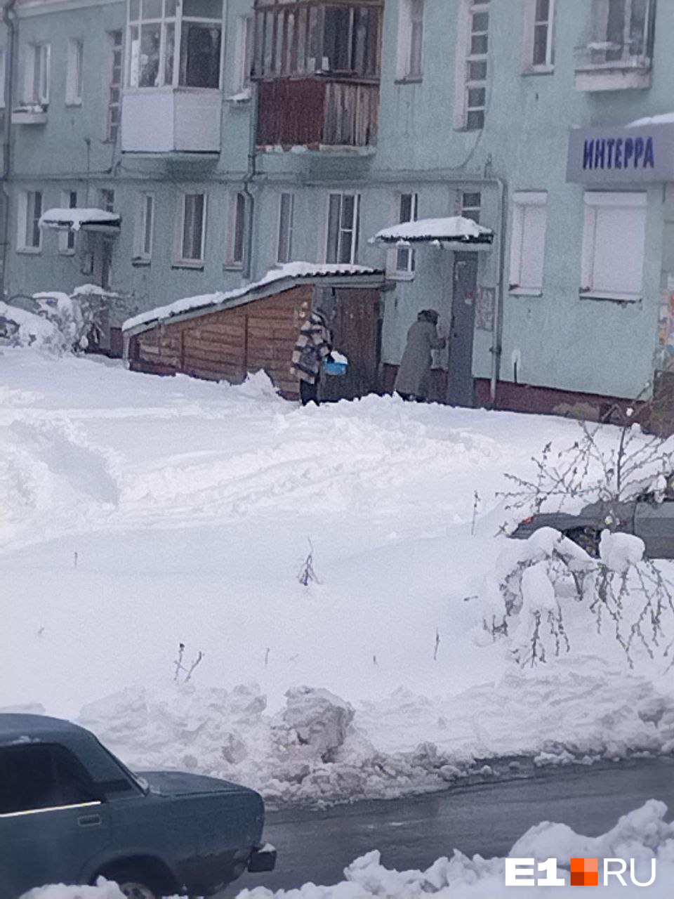 Из-за снега уральский город вернулся в Средневековье: там нет интернета, света, отопления и воды. Школы закрыли