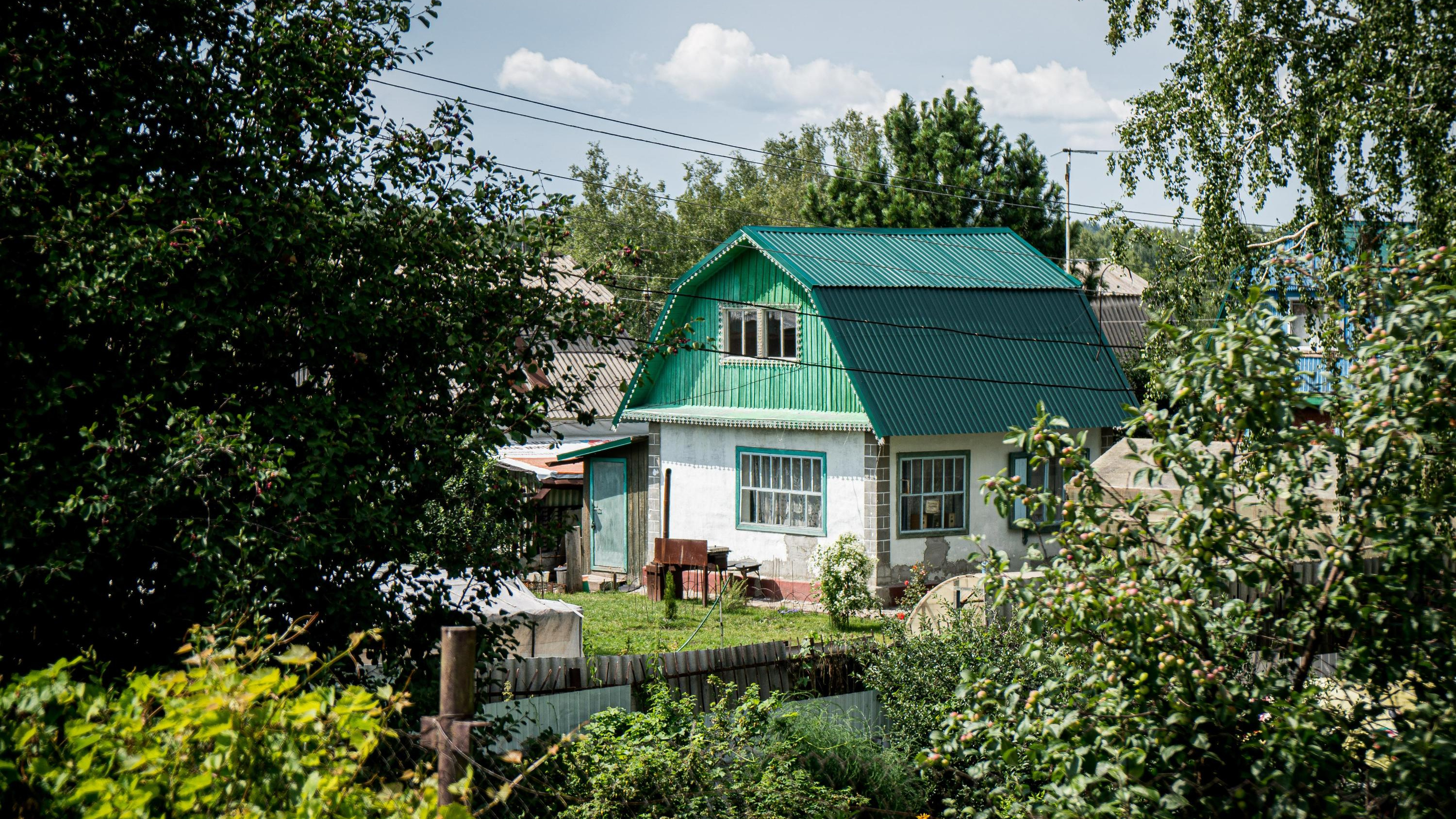 В Сургуте вырос спрос на дачи. За сколько теперь можно купить загородный дом