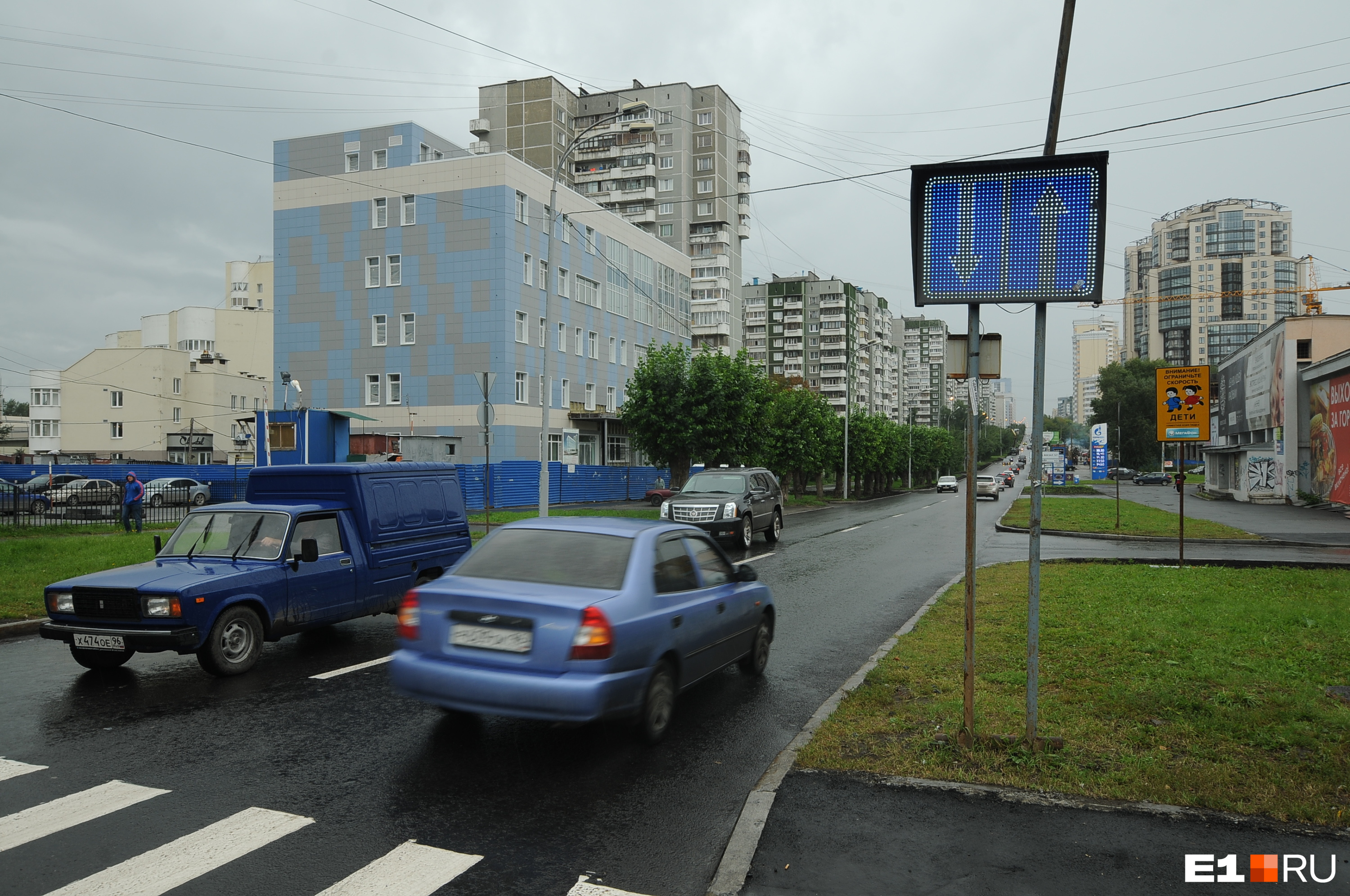 Загруженную улицу в центре Екатеринбурга предложили сделать односторонней. Почему?