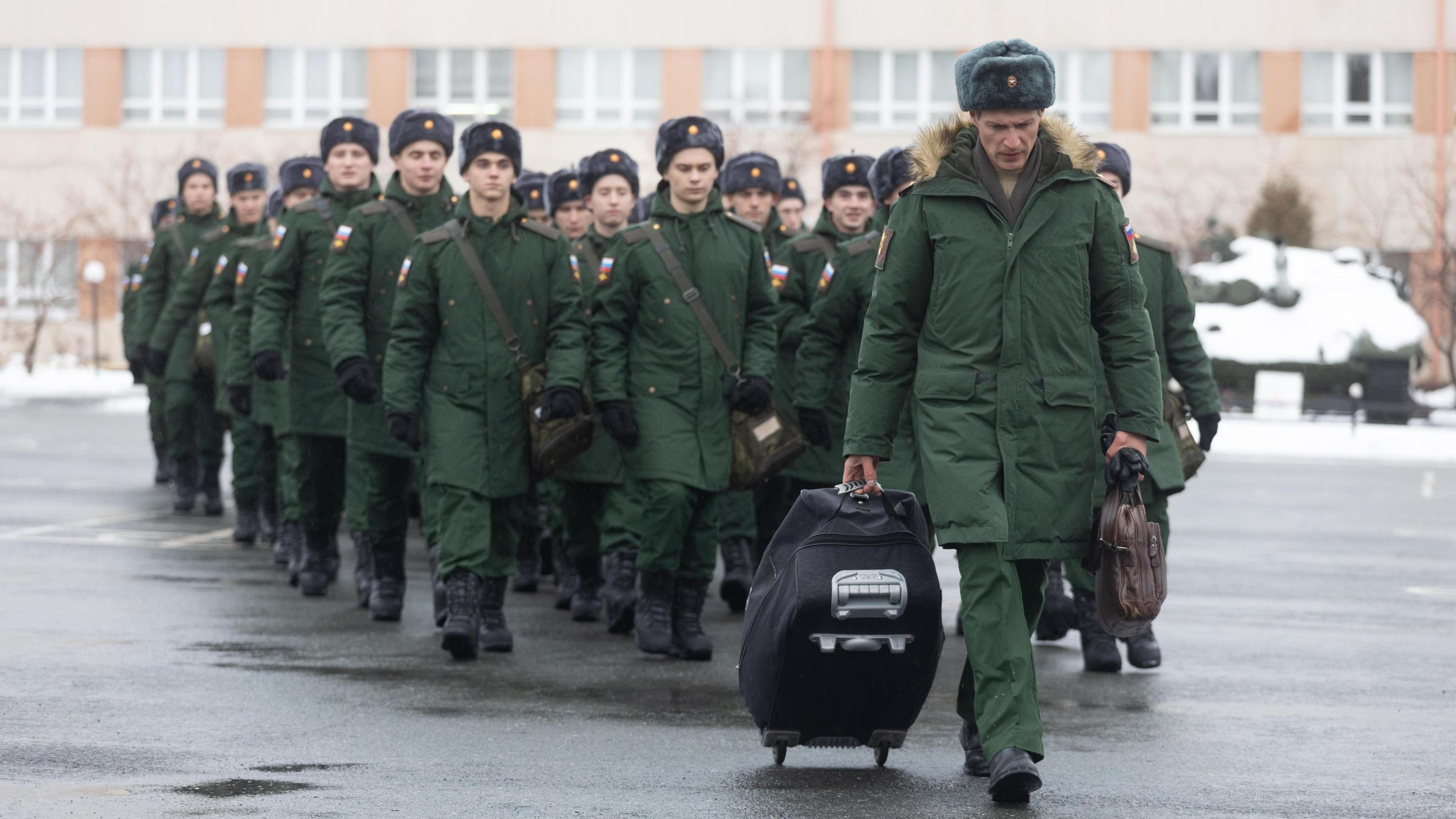 В России начался весенний призыв. Скольких югорчан отправят в армию?