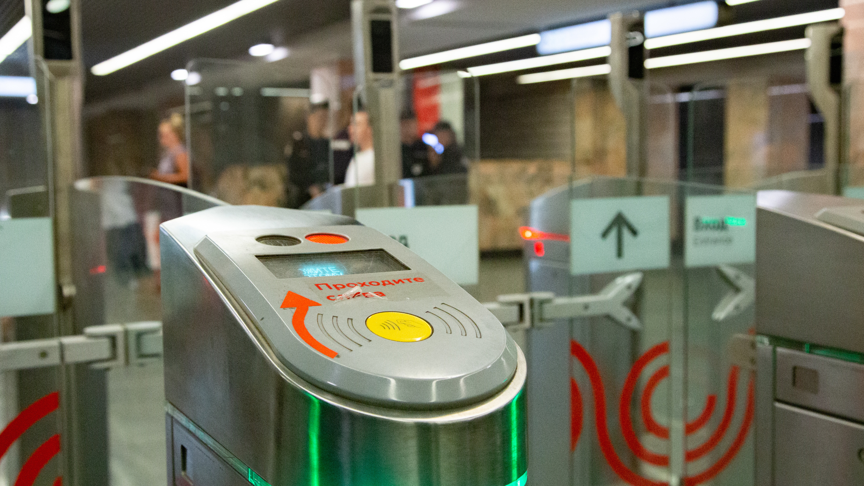 «Куда второй раз за полгода?» Как Москва отреагировала на повышение стоимости проезда в метро, МЦД и автобусах: онлайн-репортаж