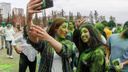Добрые зеленые человечки: студенты из Индии устроили в Волгограде фестиваль красок