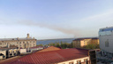 Выглядит это страшно: Волгоград затягивает клубами дыма от пожара на острове