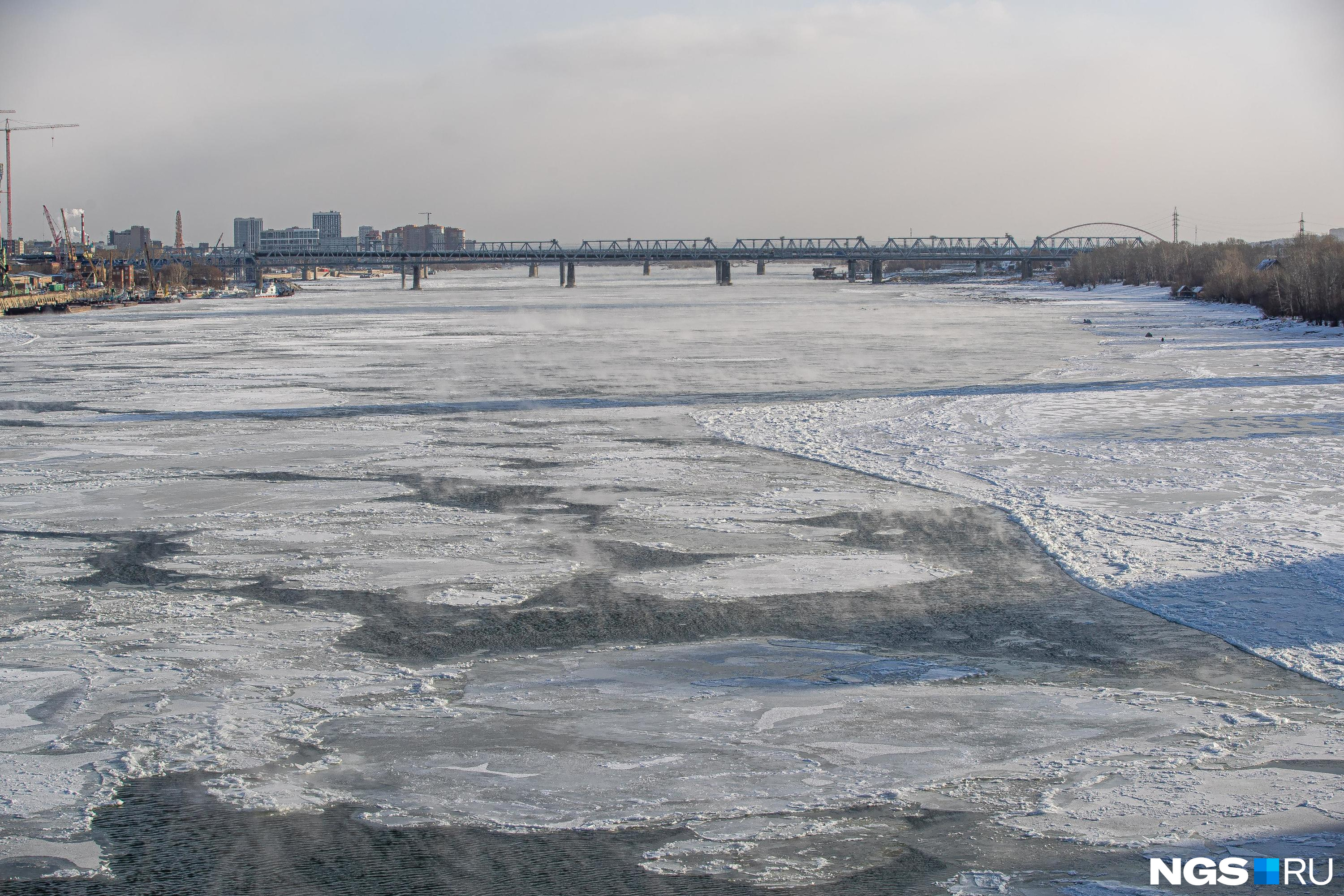 Уровень реки обь город нижневартовск на сегодня. Ледоход в Новосибирске на реке Обь. Ледоход на Оби в 2000. Ледоход Обь 2023.