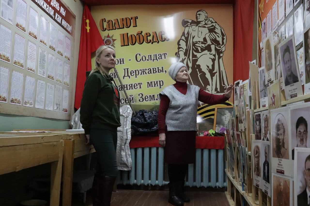 Как руководитель «Бессмертного полка» Поморья во время поездки в Верхнеуфтюгскую среднюю школу Как руководитель «Бессмертного полка» Поморья во время поездки в Верхнеуфтюгскую среднюю школу