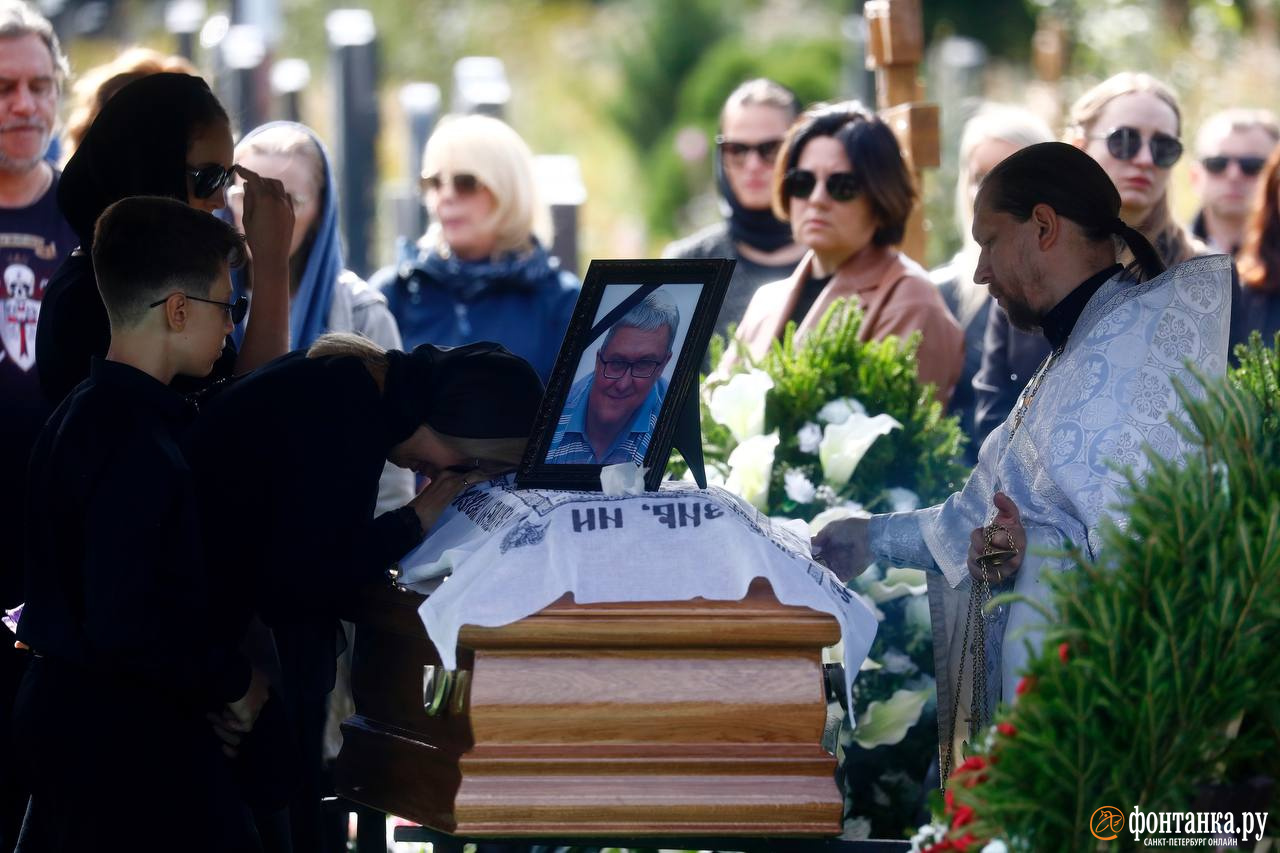 Навального хоронили в закрытом гробу. Похороны Уткина 2023.