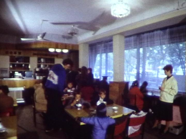 Таким кафе было в 1987 году. Дети бывать тут просто обожали