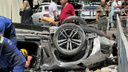 Трагедия в Краснодаре: BMW упала с третьего этажа парковки. Собрали всё, что известно, в одном видео