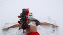 «Пол в крови, стены — в крови»: новосибирцы в новогоднюю ночь застревали на пустыре и дрались — истории худших праздников
