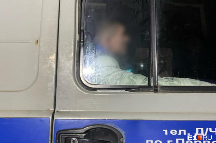 В Первоуральске похоронили пятимесячную малышку, которая умерла в кроватке. Отца привезли полицейские