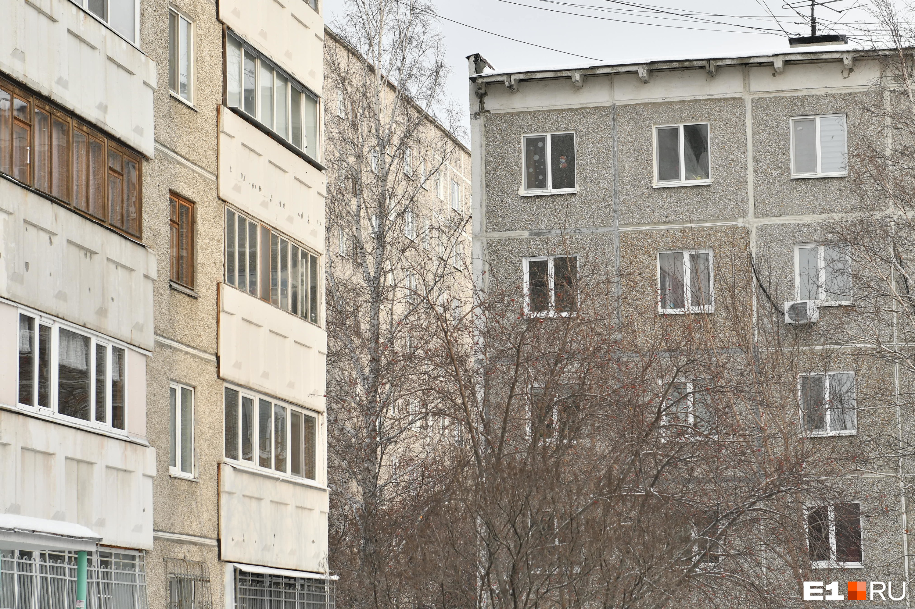 В Екатеринбурге мужчина ослепил подростка из-за шума в подъезде