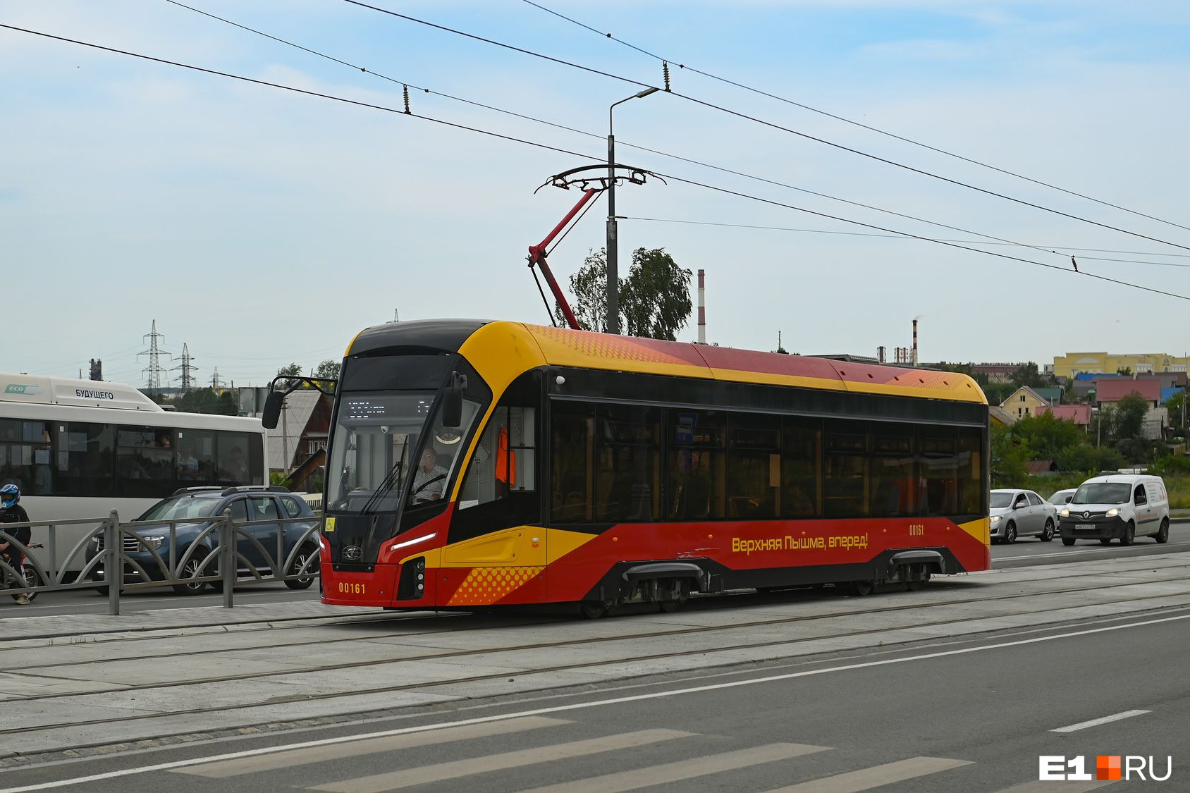 Стало известно, почему надолго закроют трамвайную ветку из Екатеринбурга в Верхнюю Пышму: репортаж