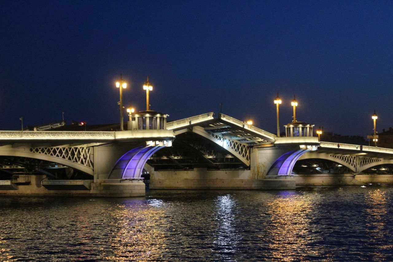 Мосты в Петербурге в ночь на воскресенье разводить не будут