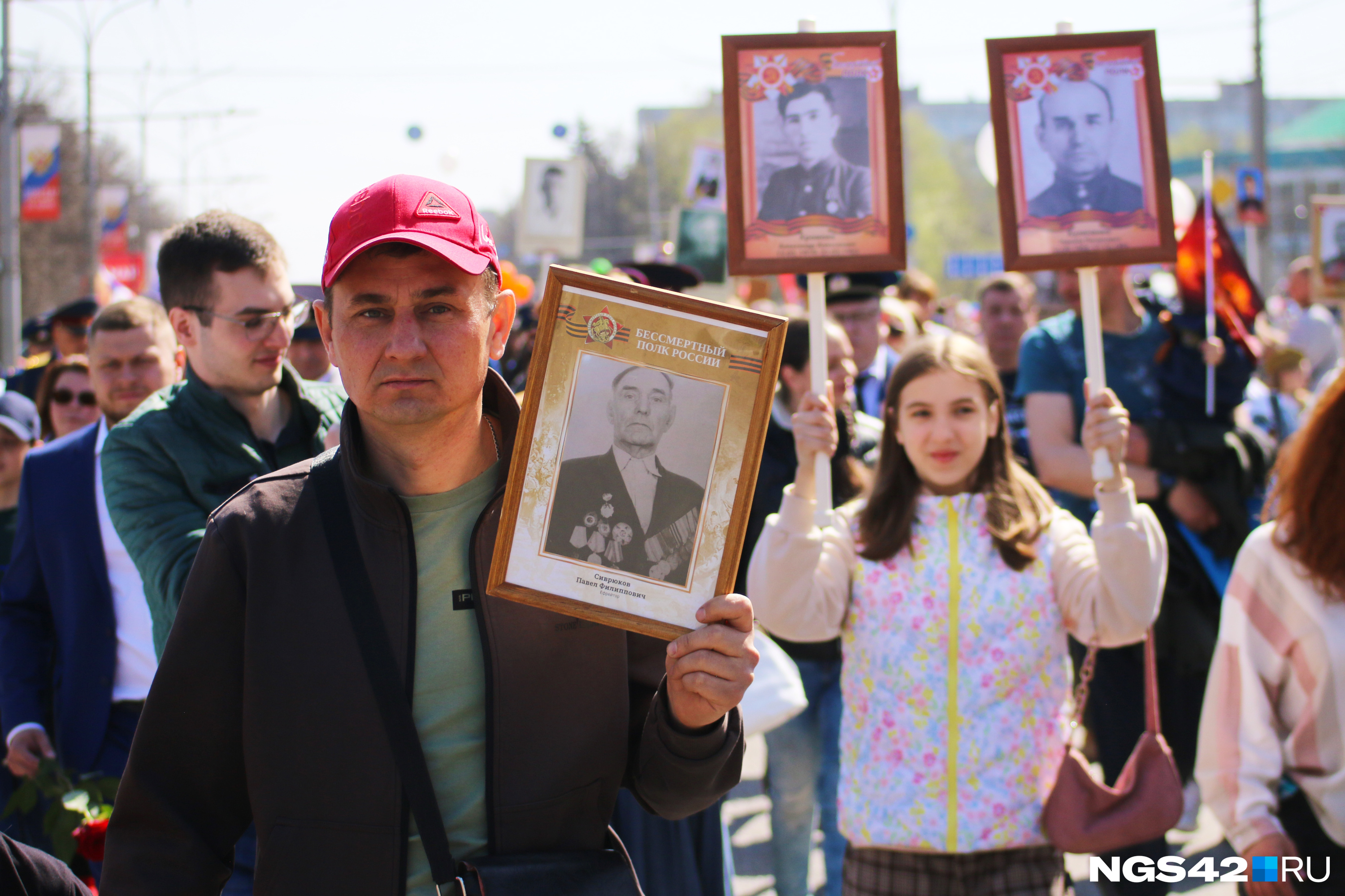 Танк, лимузин и байкеры: как прошли торжественный марш и «Бессмертный полк» в Новокузнецке