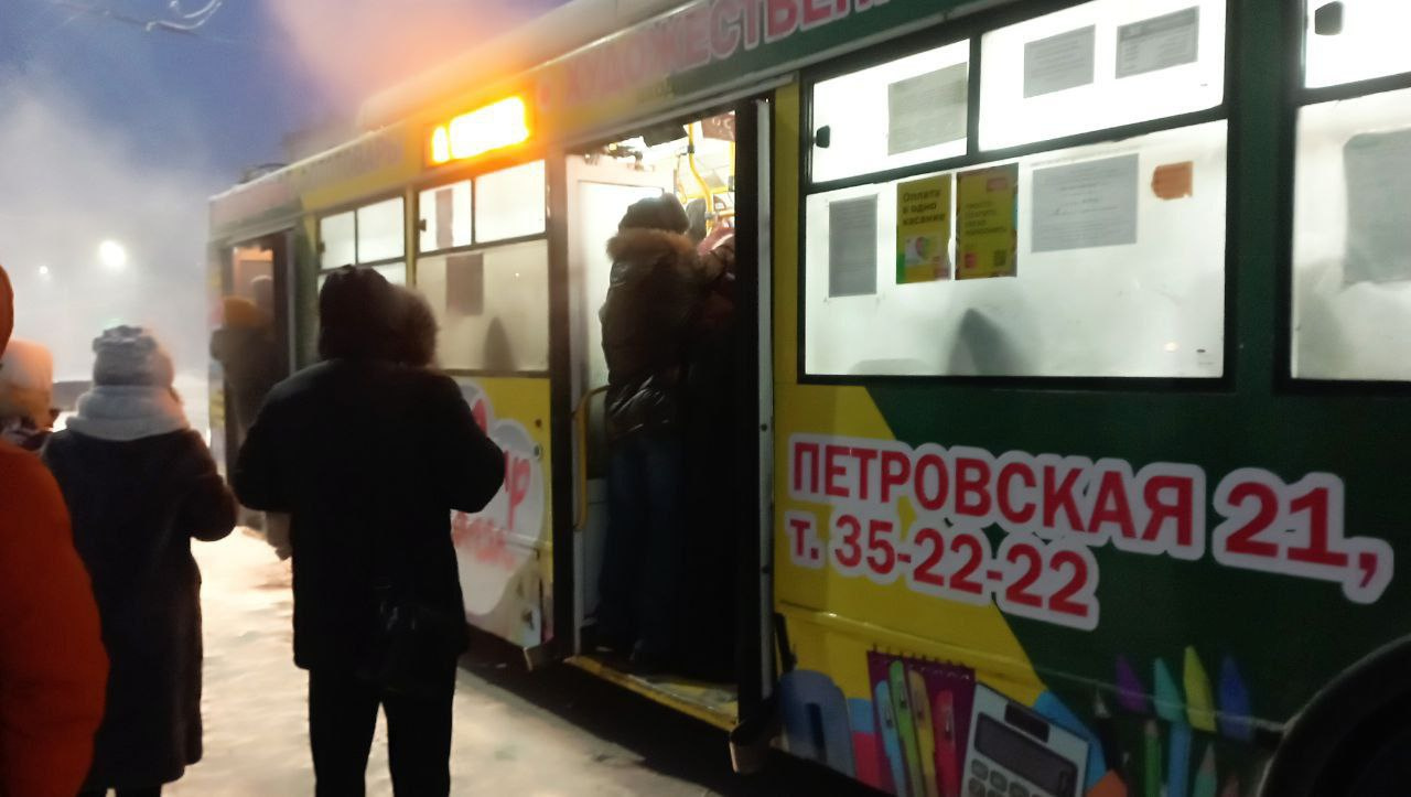 Троллейбусы в Чите оказались переполнены из-за аномальных морозов