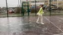 Ледяной дождь убедил ростовчан сменить зимнюю резину на коньки: видео с обледеневших улиц