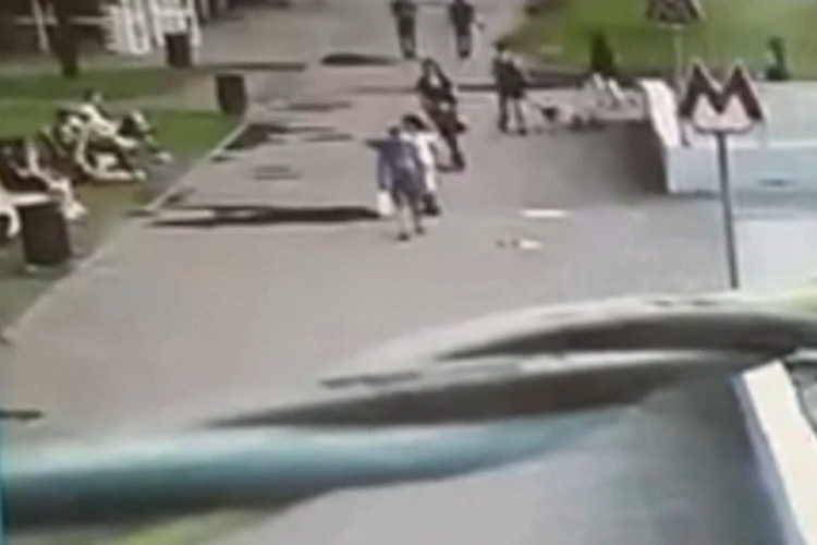 Девушка на электросамокате сбила пешехода в Нижнем Новгороде — видео