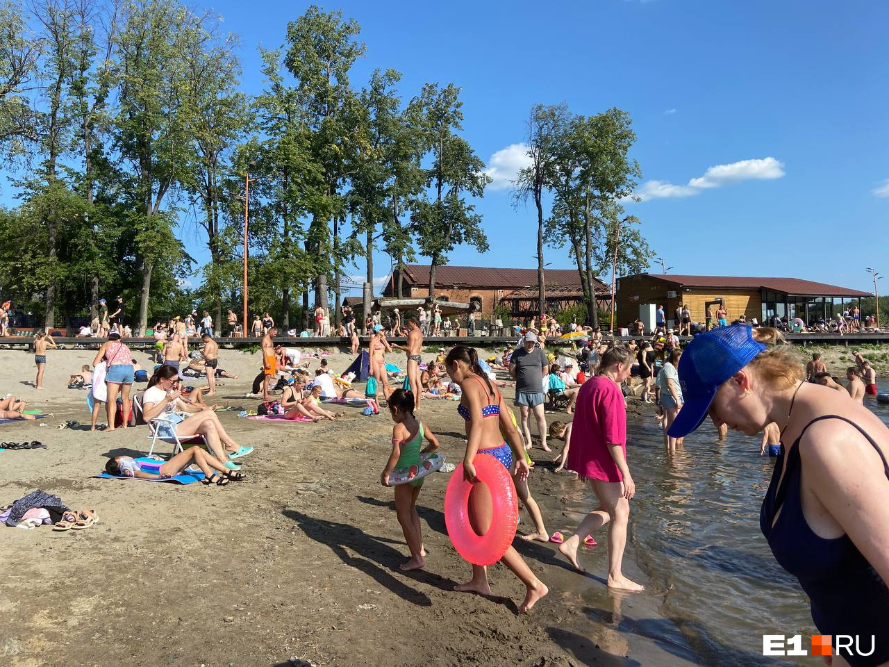 В Сысерти есть катамараны, сапы, лежаки (бесплатные!) и другие развлечения В Сысерти есть катамараны, сапы, лежаки (бесплатные!) и другие развлечения