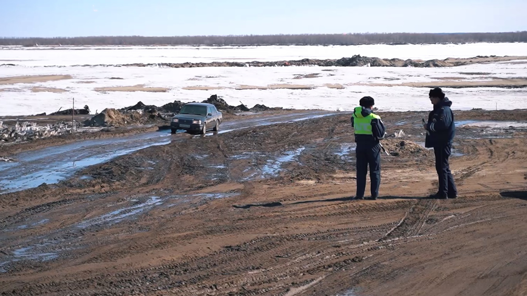 Лед тронулся: в Якутске закрылись все ледовые переправы