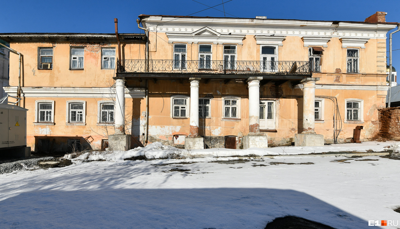 В центре Екатеринбурга восстановят старинный особняк и превратят его в офисник. Как он будет выглядеть?