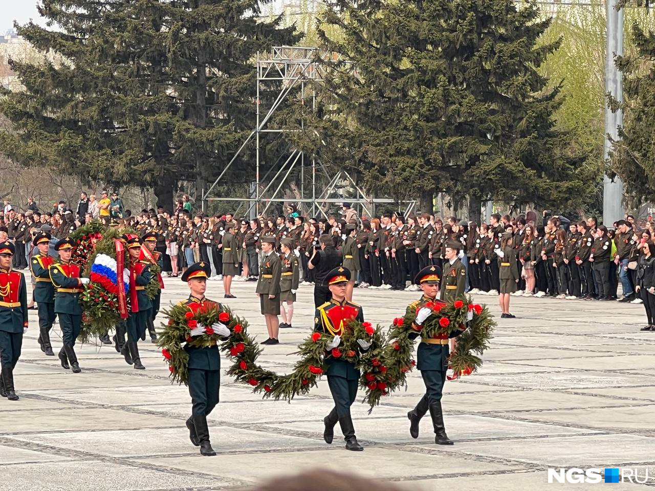 Новосибирск парад 9 мая прямая трансляция. День Победы Новосибирск. С днем Победы сибиряки. Парад Победы 9 мая Новосибирск. Фото с парада Новосибирск