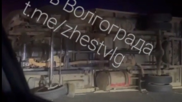 «Там "Газель" на боку и тело накрытое»: смертельная авария под Волгоградом попала на видео