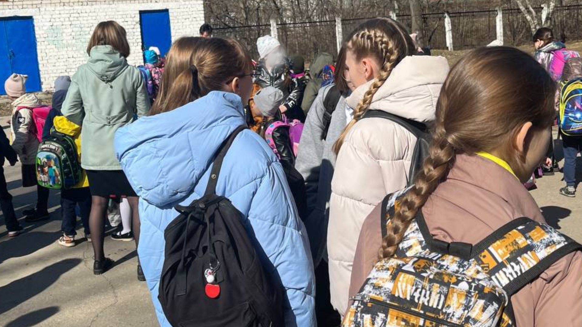Школы в Нижнем Новгороде массово эвакуируют из-за сообщений о минировании