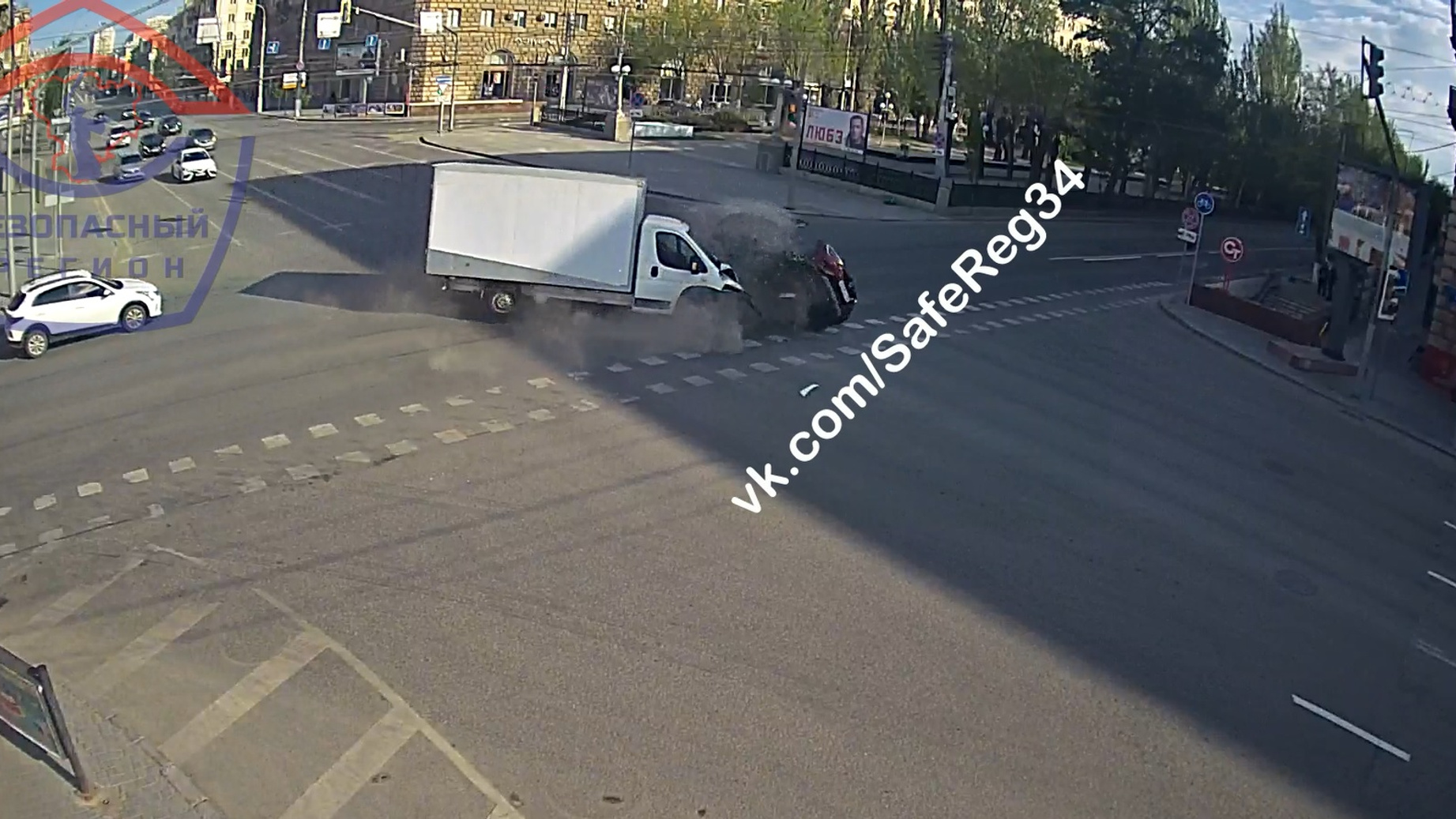 Зато ГАИ ждать не пришлось: эпичная авария в центре Волгограда попала на видео