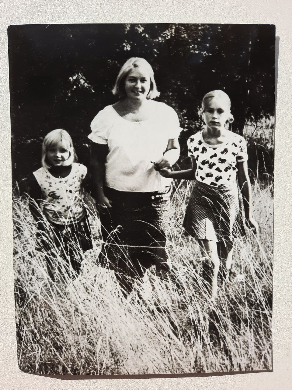 Лидия Николаевна с дочками Марией и Ольгой на отдыхе в Подмосковье
