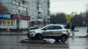 Островок безопасности в Заельцовском районе, в который врезаются машины, проверила ГИБДД — что нужно исправить