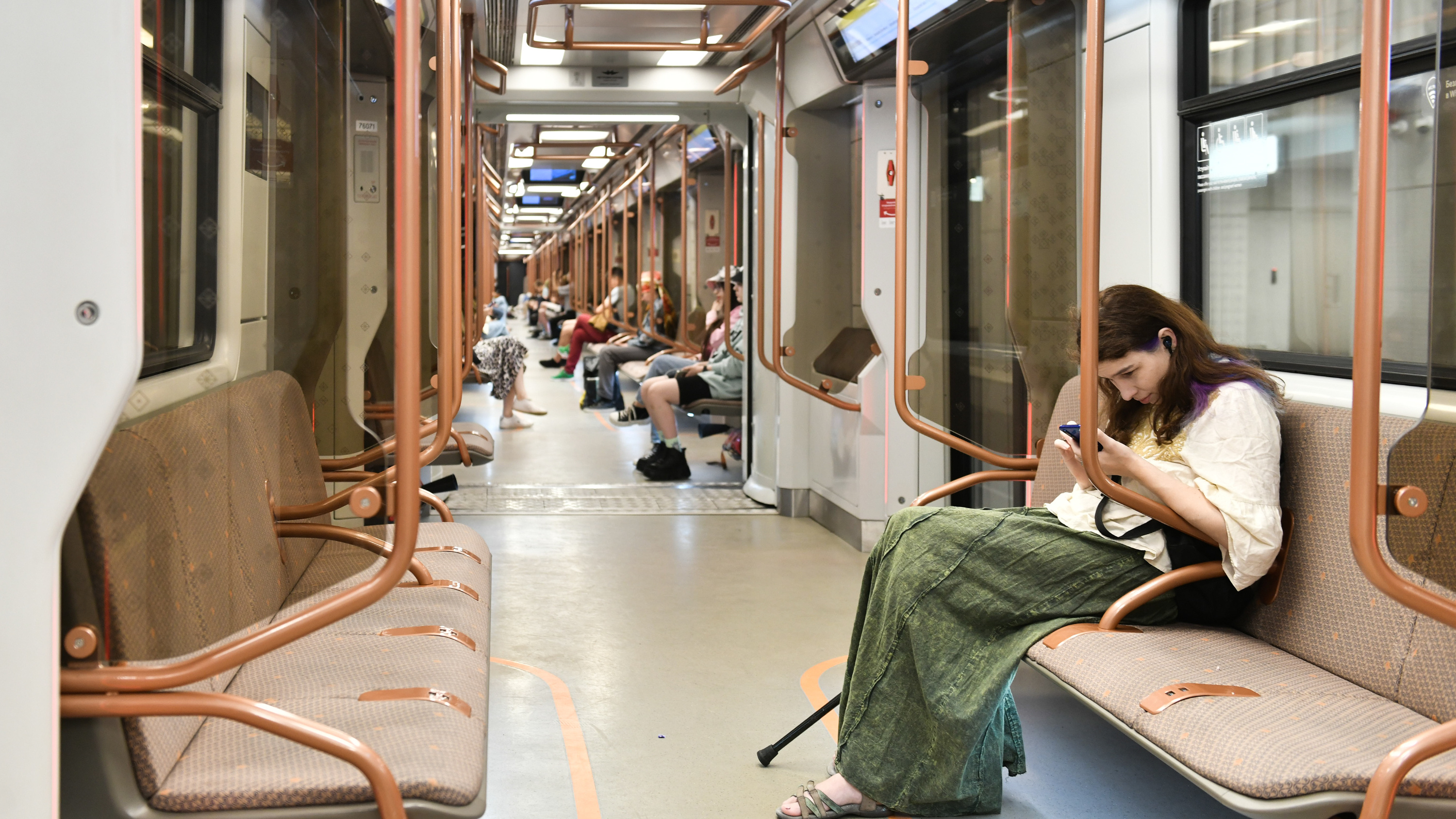 «Это политическая история». Транспортные эксперты — о том, зачем в московском метро пустующие станции за миллиарды рублей