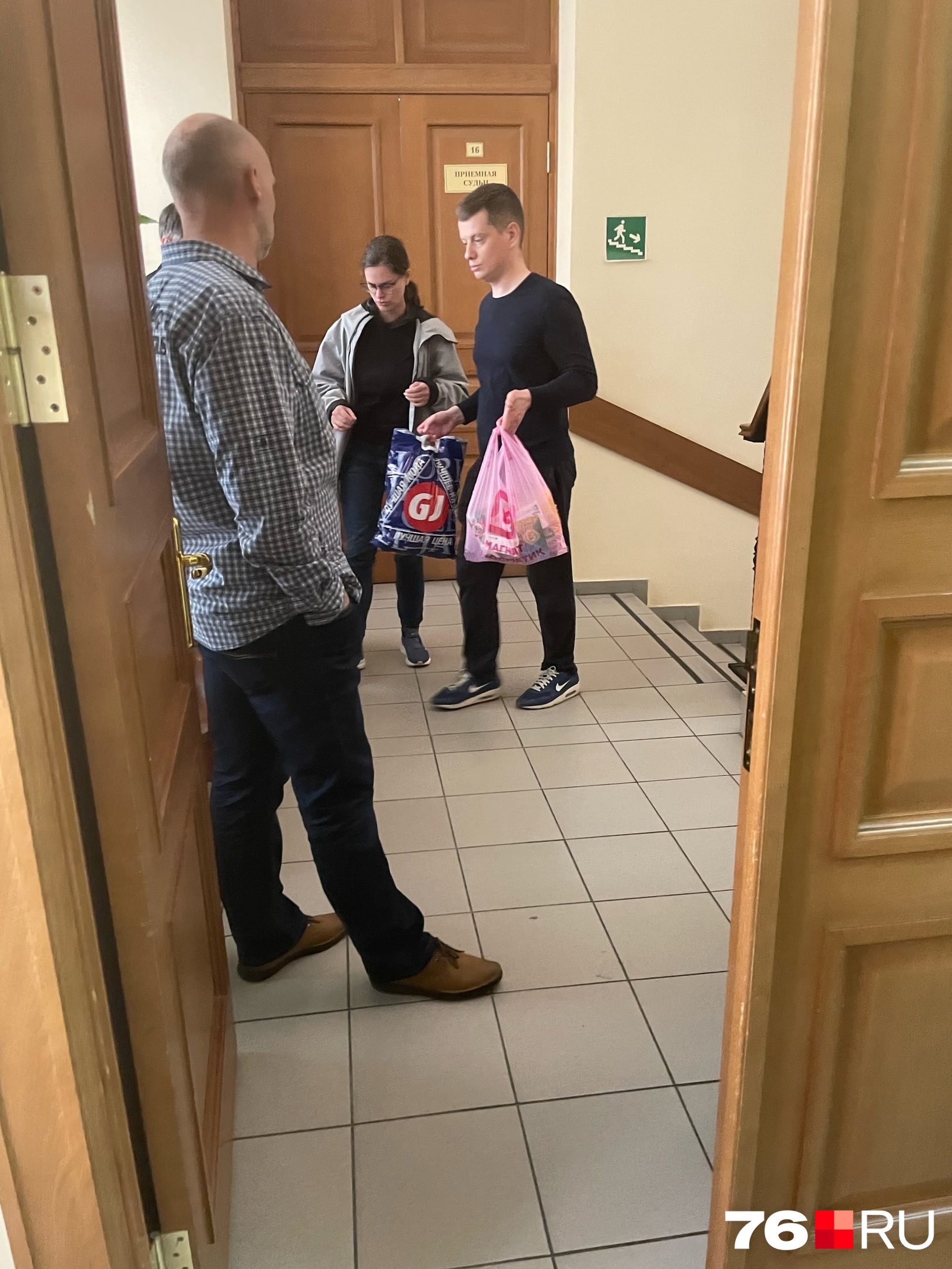 Продолжаем наблюдать за тем, что происходит в зале суда Продолжаем наблюдать за тем, что происходит в зале суда