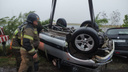 После лобового ДТП под Челябинском автомобиль вылетел с дороги в водоем, водитель погиб