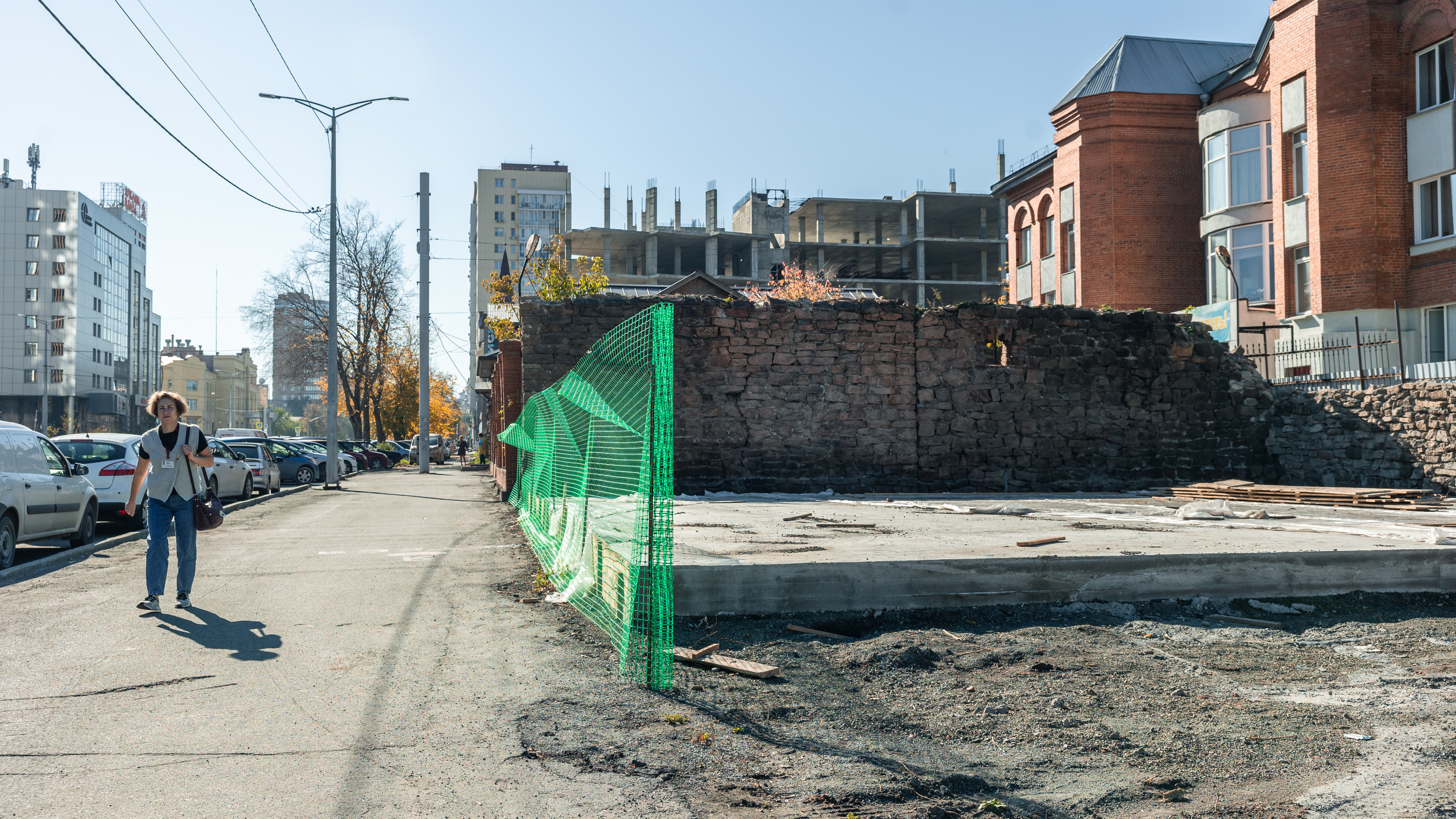 Рядом с исторической усадьбой в центре Челябинска развернули строительство. Мы узнали, что там будет