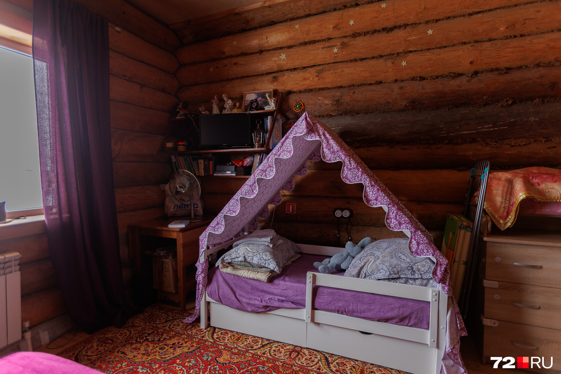 У Ильи и Марины родилась дочь — и теперь в детской стоит вот такая чудо-кроватка