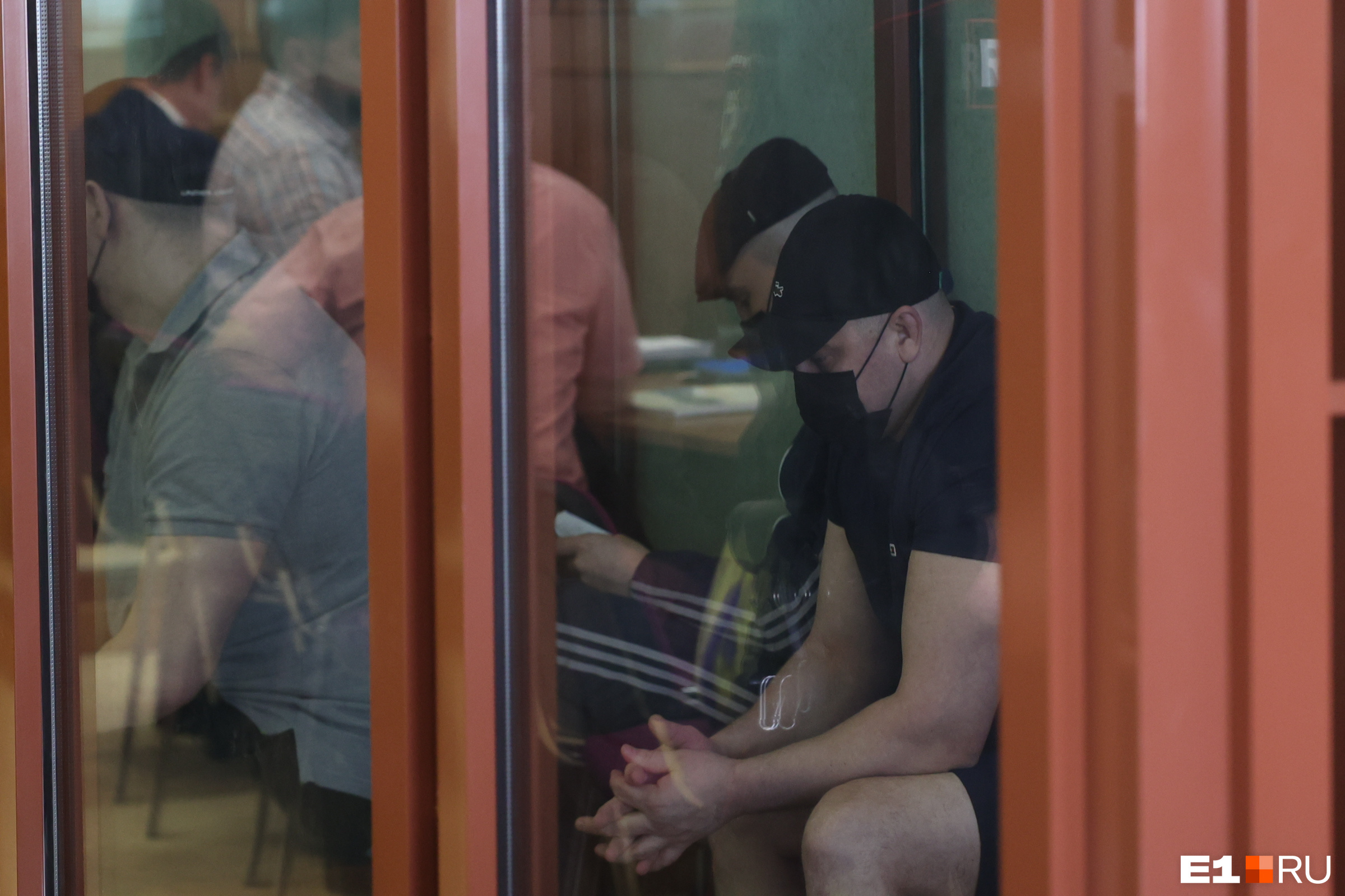 В Екатеринбурге начали судить группировку, державшую в страхе целый город