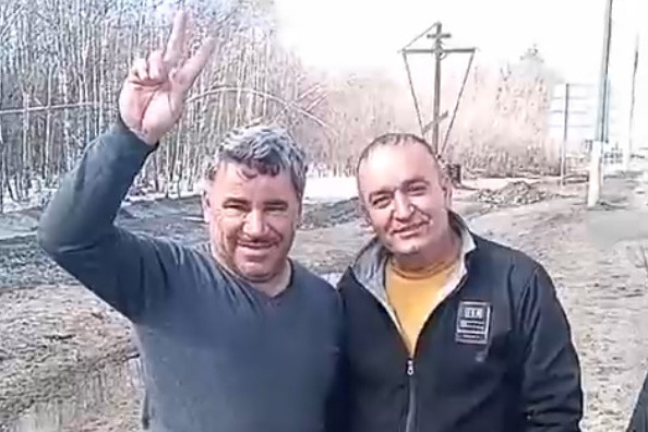 «Российский человек очень добрый». Нижегородцы помогли с ремонтом грузовика иранскому дальнобойщику, попавшему в ДТП