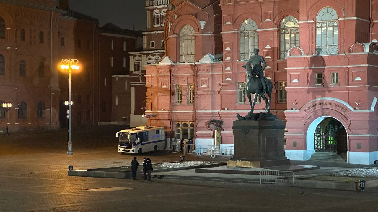 Красная площадь закрыта, у Исторического музея — полиция. Что происходит в центре Москвы после теракта в «Крокусе»: фото