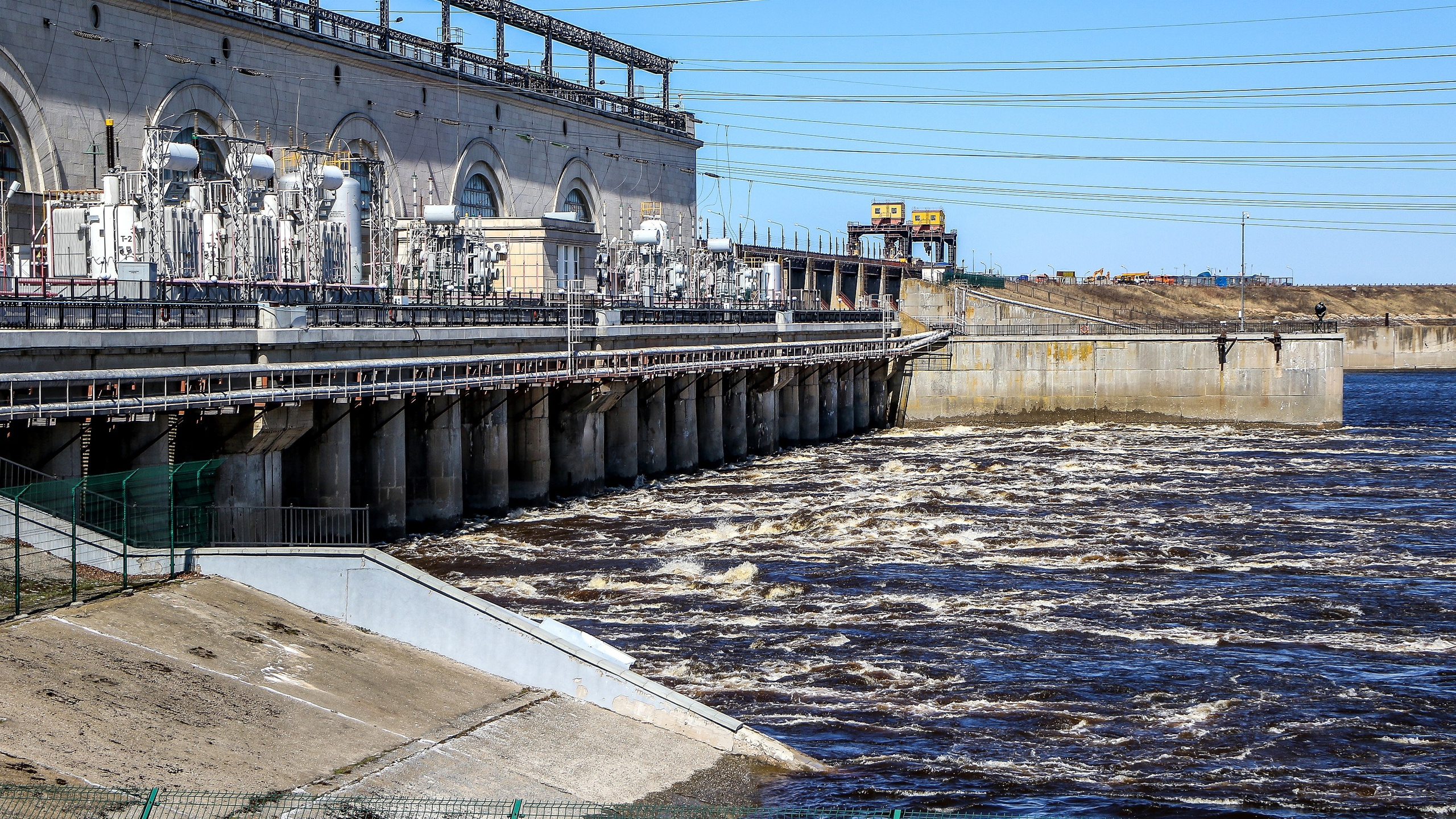 Дамбу Нижегородской ГЭС начнут ремонтировать 23 мая. На мосту введут реверс