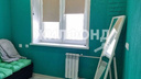В Новосибирске выставили на продажу бирюзовую студию-подсобку за миллион рублей — помещение всего 10 «квадратов»