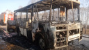 Рейсовый автобус вспыхнул под Новосибирском — видео пожара
