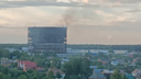 Пламя вырывается из обгоревших окон. Здание НИИ «Платан», где погибли люди, вспыхнуло во второй раз: видео