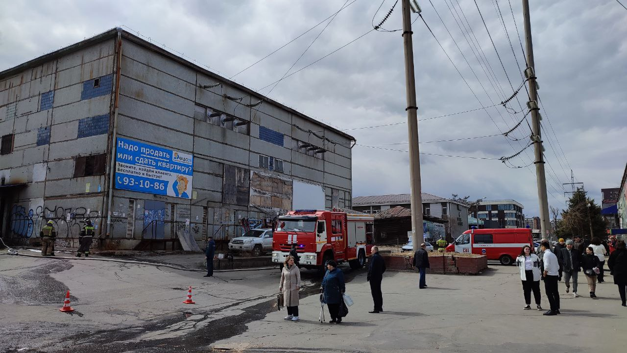 Произошел пожар на подстанции: в центре Иркутска отрубило свет — онлайн-трансляция