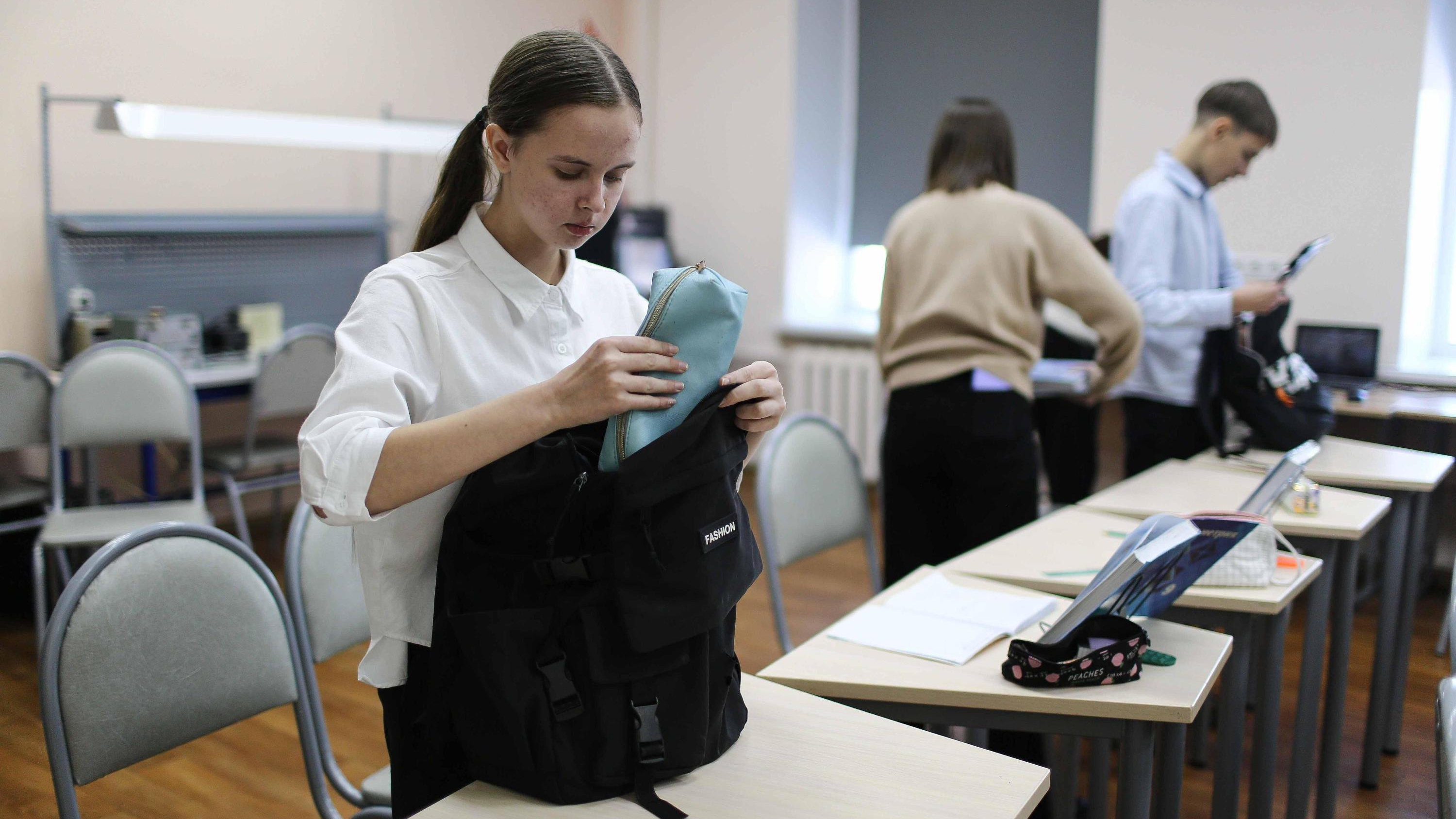 «Доход педагогов резко упадет»: омский учитель — об отмене обществознания в средней школе