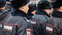Силовики устроили рейд в Толмачёво — новым гражданам России вручили повестки в военкомат