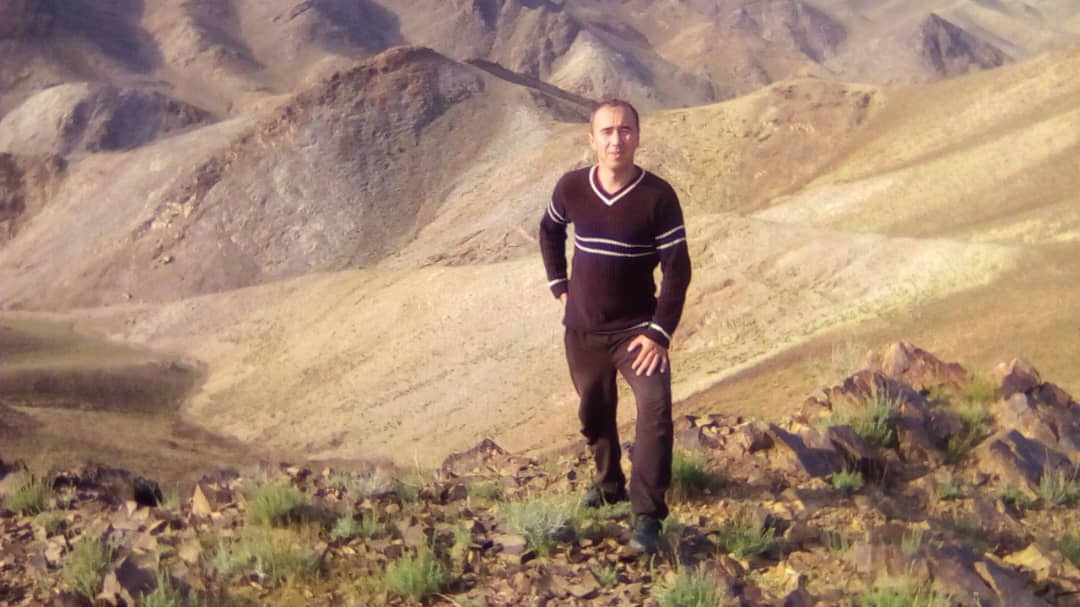 В Таджикистане Абдулложон несколько лет работал учителем биологии, брат называет его образованным человеком