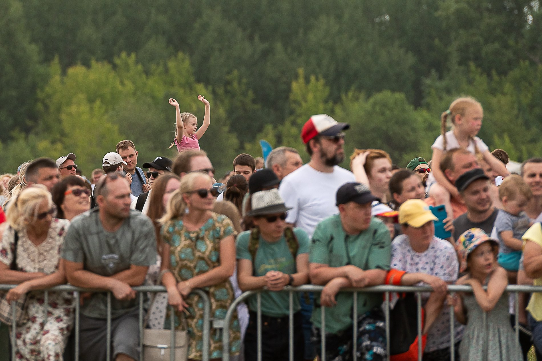 Зрители ждут пилотов группы «Русь»