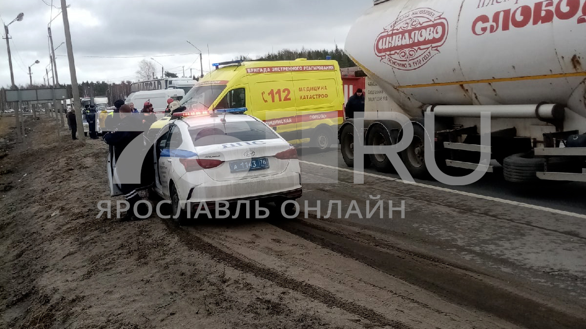 Увеличилось число пострадавших в аварии со скорой и большегрузом под Ярославлем. Подробности
